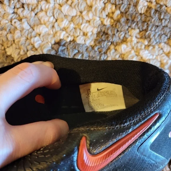 Nike Phantom Black & Red detail Men's pull on soccer cleats 7.5 - Picture 6 of 9